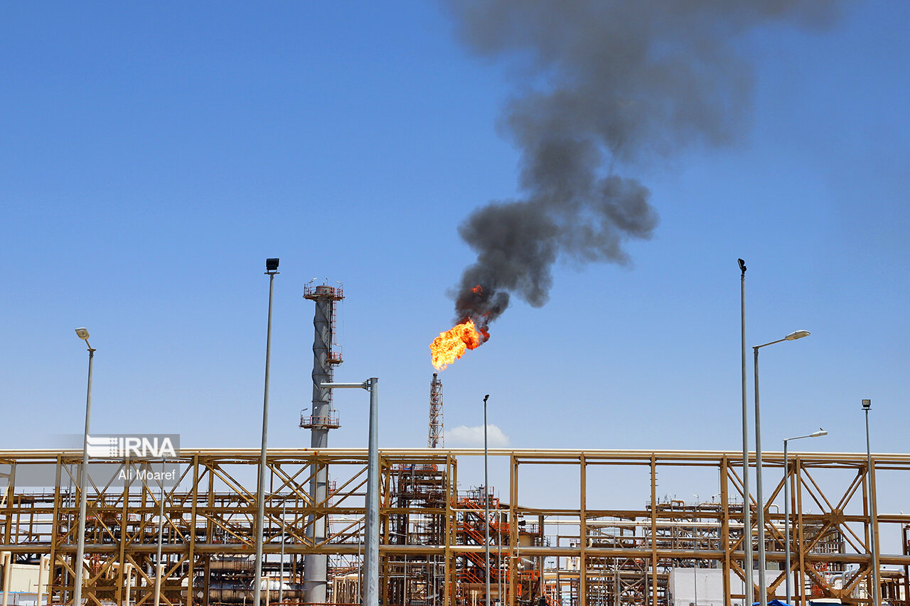 مجاهدت کارکنان نفت گچساران برای صادرات ۱۷۰ هزار بشکهای